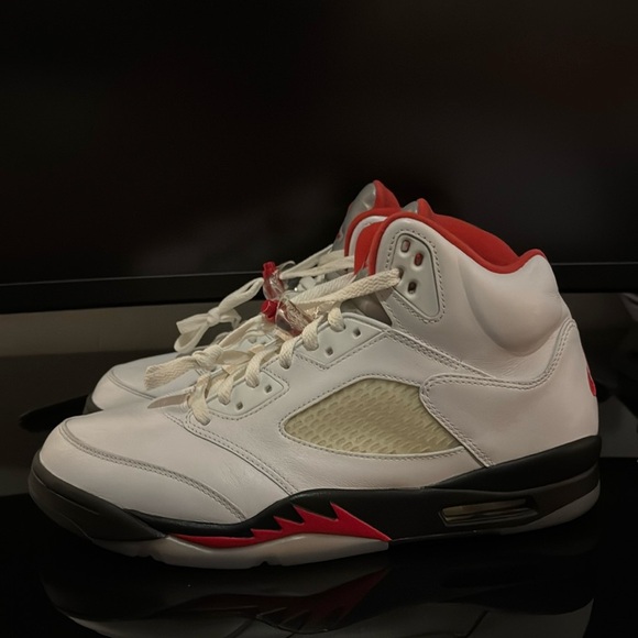 Jordan 5 Retro Fire Red - Picture 3 of 6